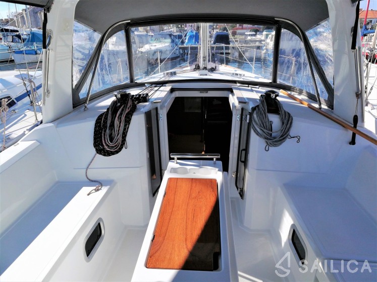Oceanis 38 - Yacht Charter Sailica