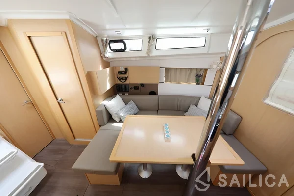 Oceanis 38 - Yacht Charter Sailica