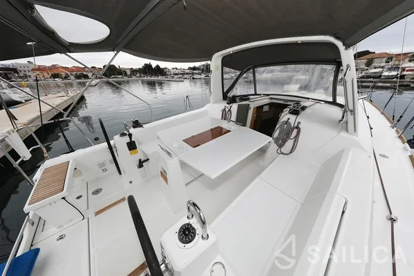Oceanis 38 - Yacht Charter Sailica