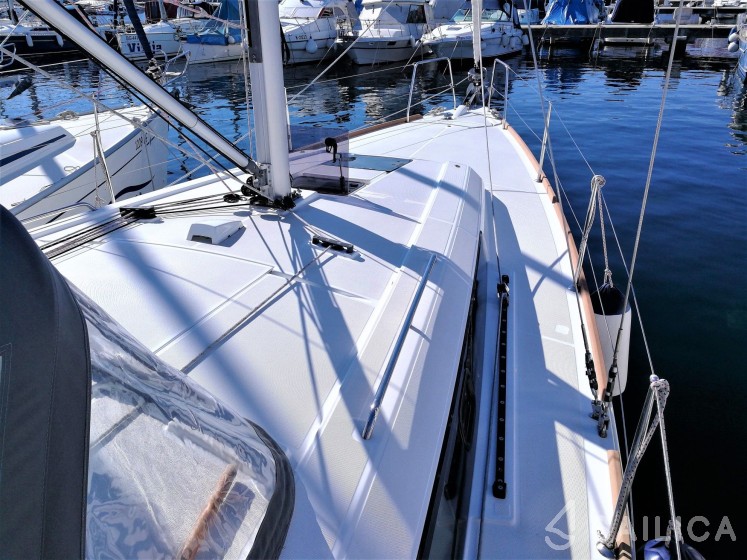 Oceanis 38 - Yacht Charter Sailica