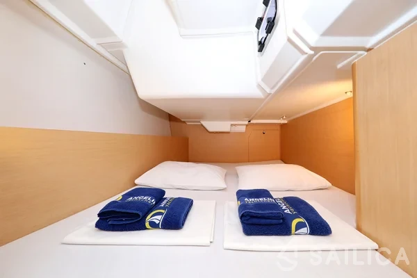 Oceanis 38 - Yacht Charter Sailica