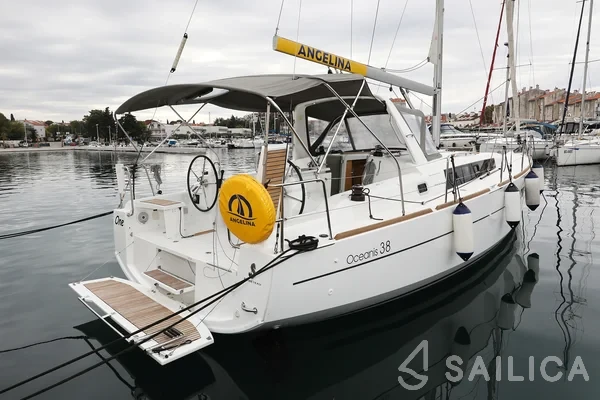 Oceanis 38 - Yacht Charter Sailica