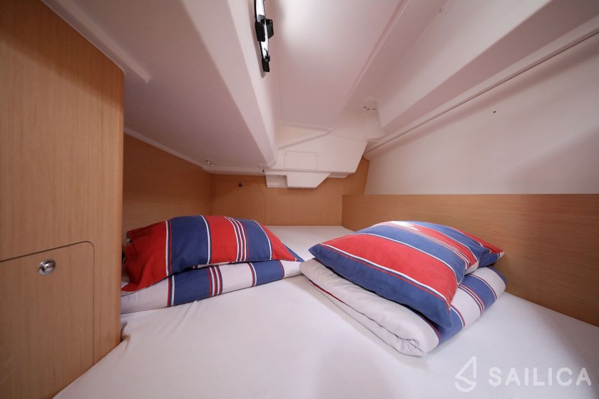 Oceanis 38 - Yacht Charter Sailica