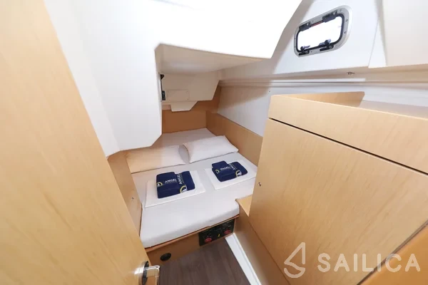 Oceanis 38 - Yacht Charter Sailica