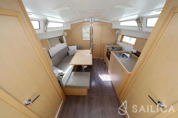 Oceanis 38 - Yacht Charter Sailica