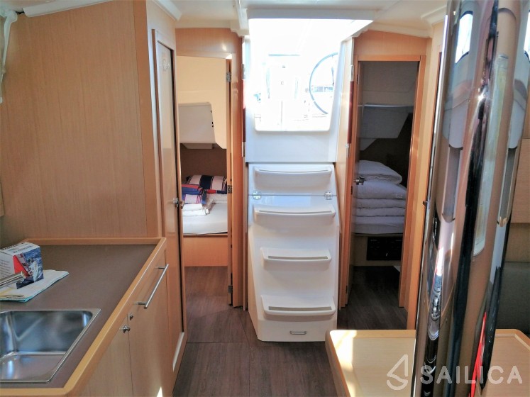 Oceanis 38 - Yacht Charter Sailica