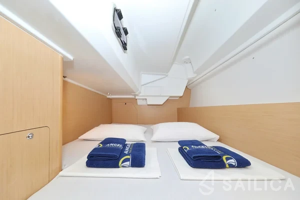 Oceanis 38 - Yacht Charter Sailica