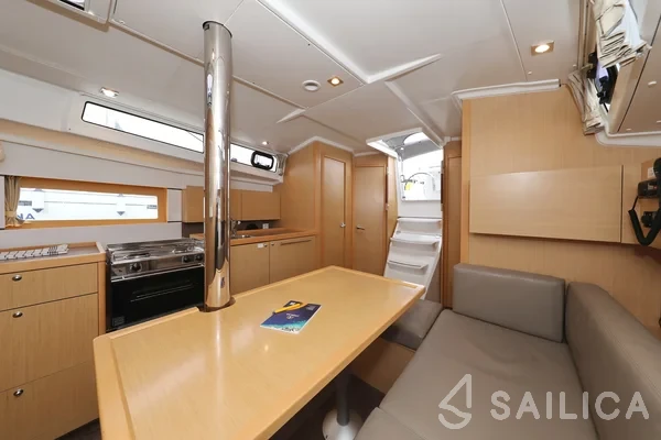 Oceanis 38 - Yacht Charter Sailica