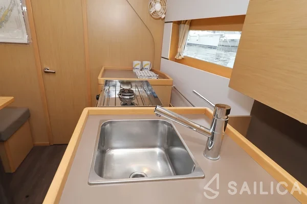 Oceanis 38 - Yacht Charter Sailica