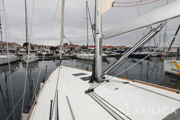 Oceanis 38 - Yacht Charter Sailica