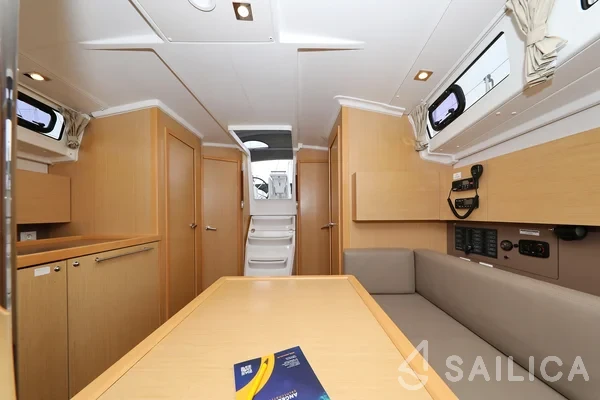 Oceanis 38 - Yacht Charter Sailica