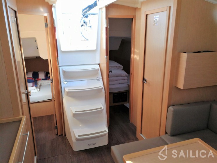 Oceanis 38 - Yacht Charter Sailica