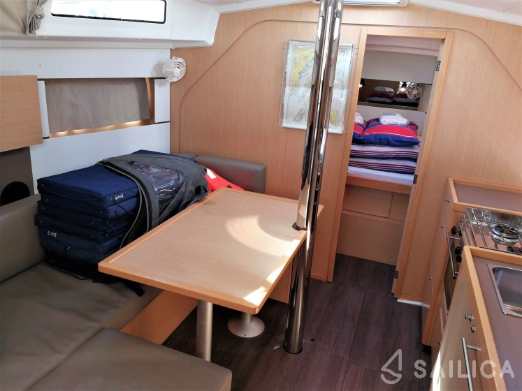 Oceanis 38 - Yacht Charter Sailica