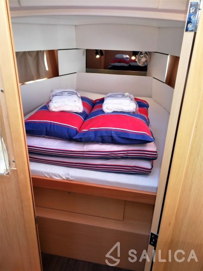 Oceanis 38 - Yacht Charter Sailica