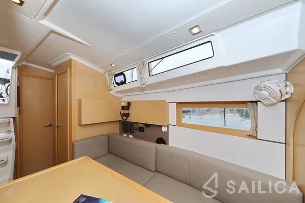 Oceanis 38 - Yacht Charter Sailica