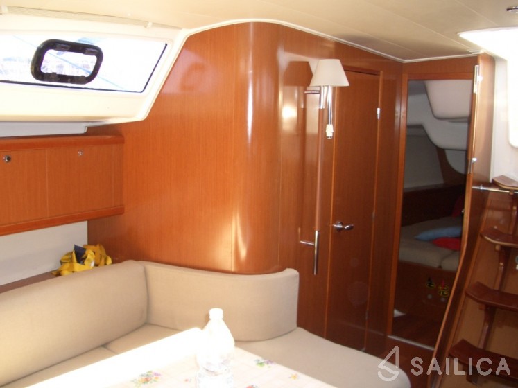 Oceanis 40 - Yacht Charter Sailica