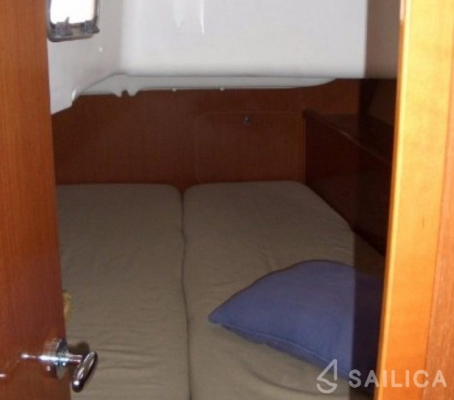 Oceanis 40 - Yacht Charter Sailica