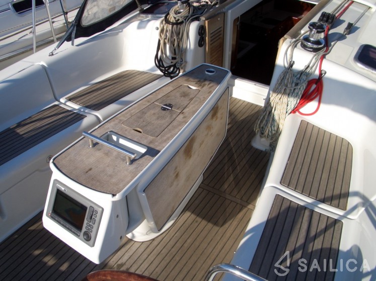 Oceanis 40 - Yacht Charter Sailica