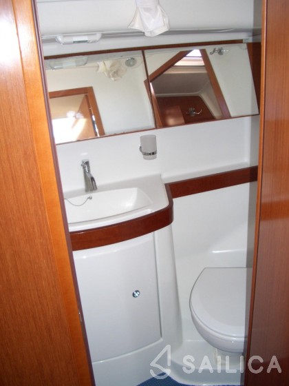 Oceanis 40 - Yacht Charter Sailica