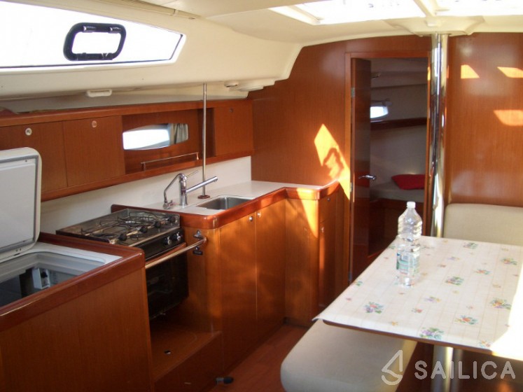 Oceanis 40 - Yacht Charter Sailica