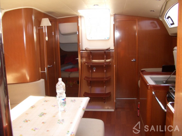 Oceanis 40 - Yacht Charter Sailica
