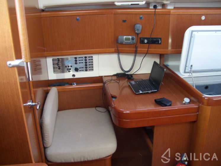 Oceanis 40 - Yacht Charter Sailica