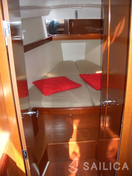 Oceanis 40 - Yacht Charter Sailica