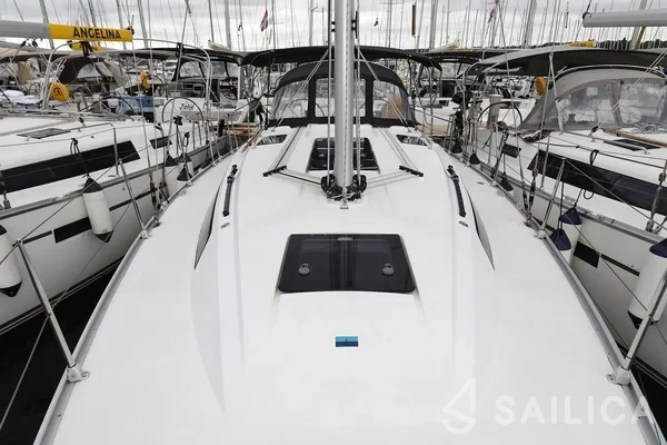 Bavaria 37 Cruiser - Yacht Charter Sailica
