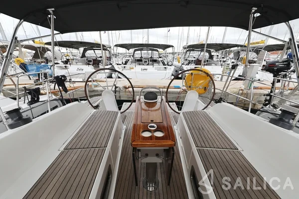 Bavaria 37 Cruiser - Yacht Charter Sailica