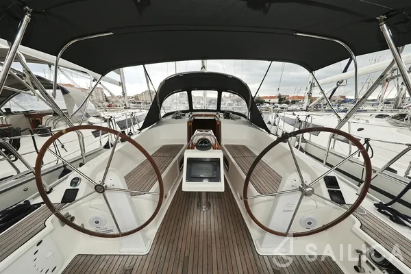 Bavaria 37 Cruiser - Yacht Charter Sailica