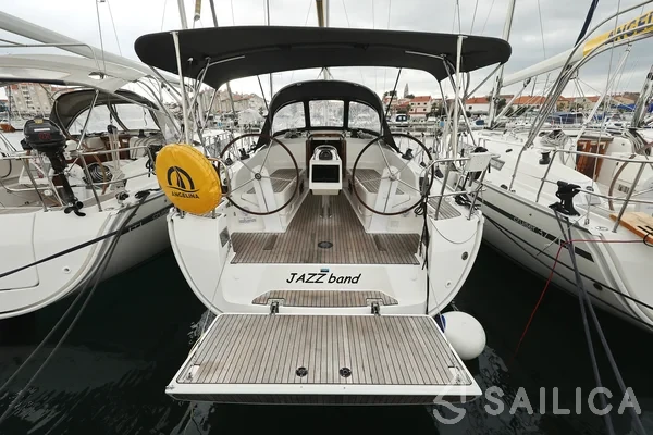 Bavaria 37 Cruiser - Yacht Charter Sailica