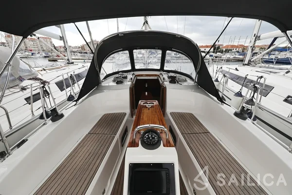 Bavaria 37 Cruiser - Yacht Charter Sailica