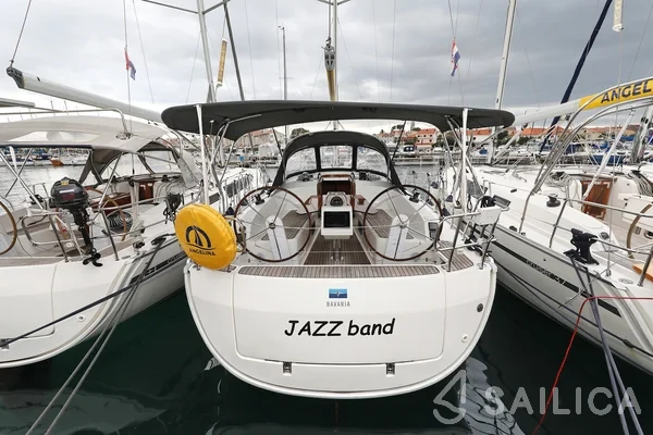 Bavaria 37 Cruiser - Yacht Charter Sailica