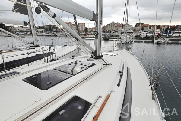 Bavaria 37 Cruiser - Yacht Charter Sailica