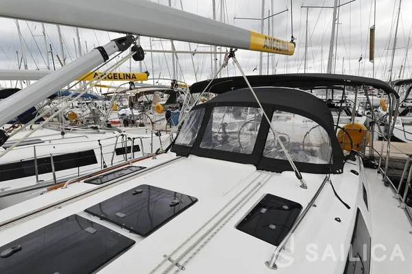 Bavaria 37 Cruiser - Yacht Charter Sailica