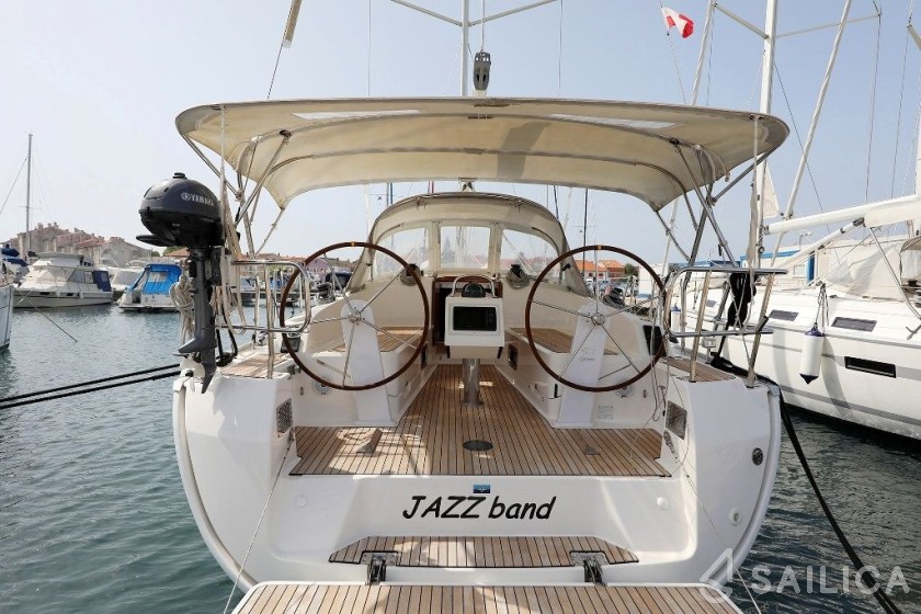 Bavaria 37 Cruiser - Yacht Charter Sailica
