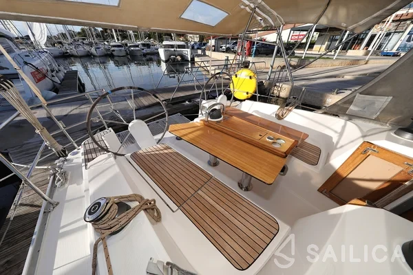 Bavaria 37 Cruiser - Yacht Charter Sailica