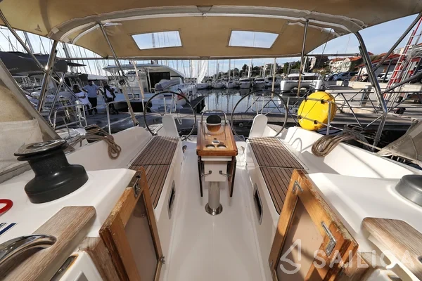 Bavaria 37 Cruiser - Yacht Charter Sailica