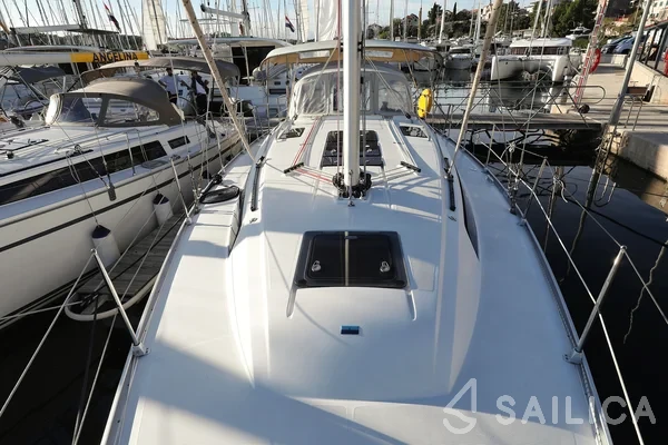 Bavaria 37 Cruiser - Yacht Charter Sailica