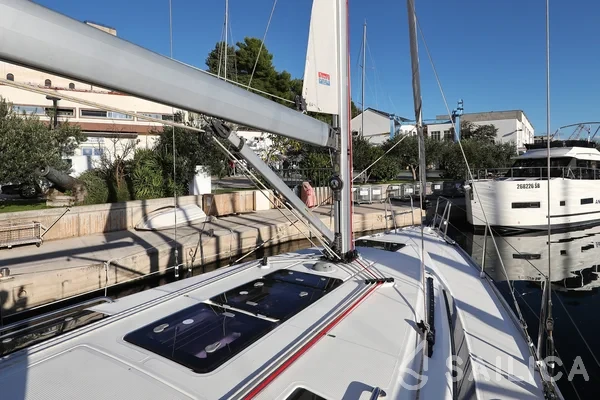 Bavaria 37 Cruiser - Yacht Charter Sailica