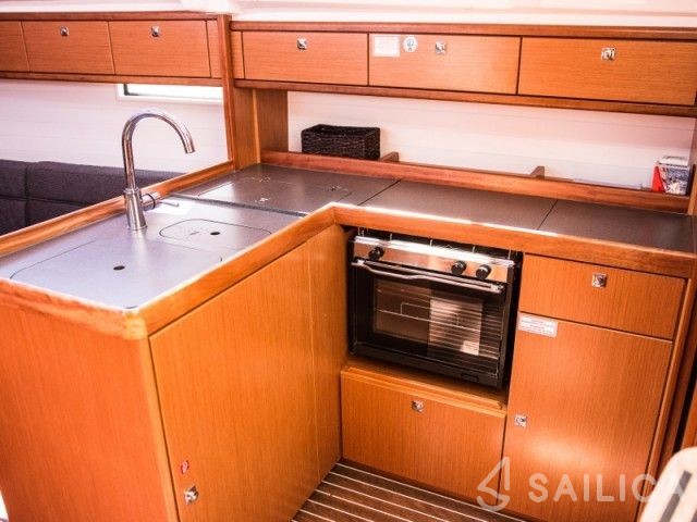 Bavaria 37 Cruiser - Yacht Charter Sailica
