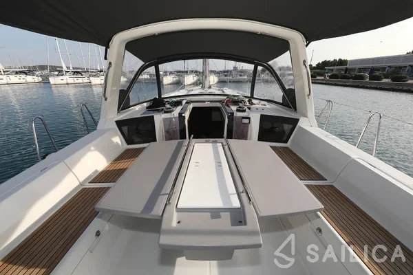 Oceanis 45 - Yacht Charter Sailica