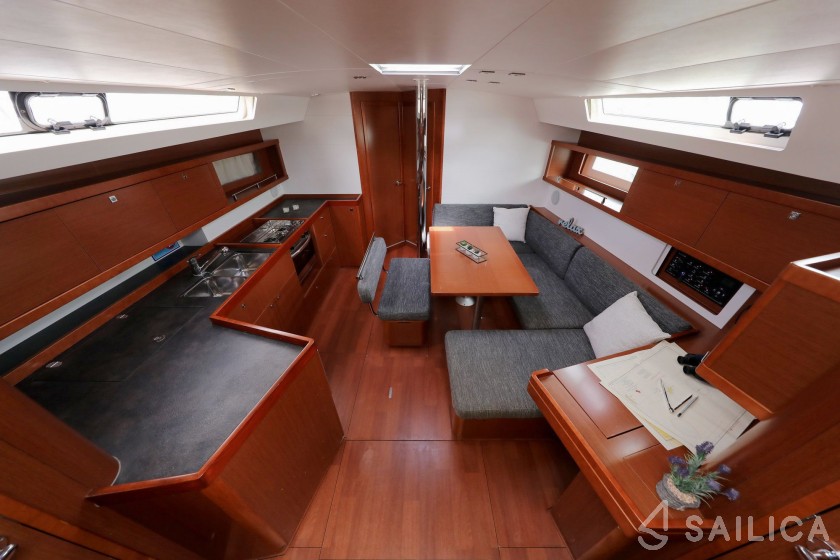 Oceanis 45 - Yacht Charter Sailica