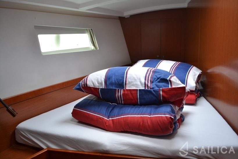 Oceanis 45 - Yacht Charter Sailica