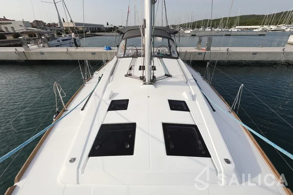 Oceanis 45 - Yacht Charter Sailica