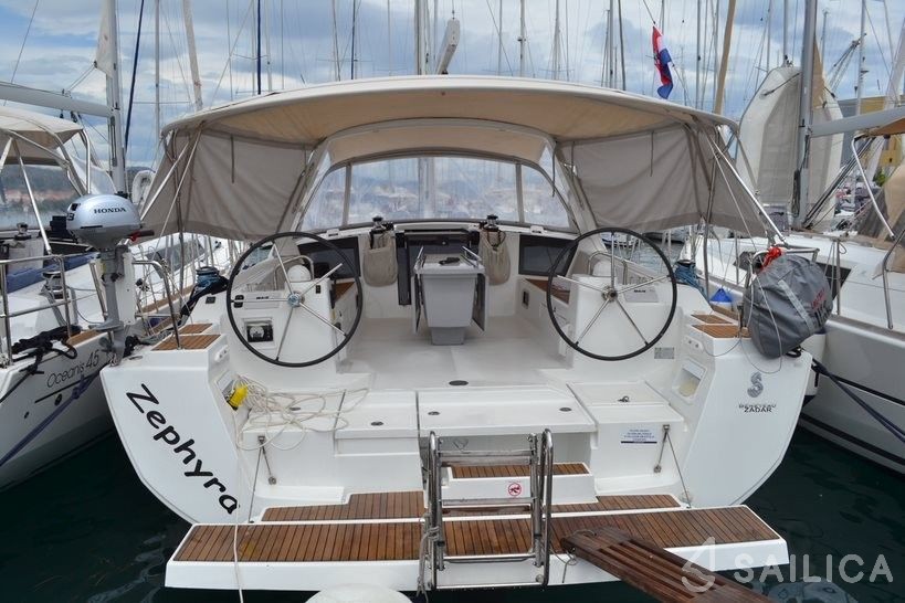 Oceanis 45 - Yacht Charter Sailica
