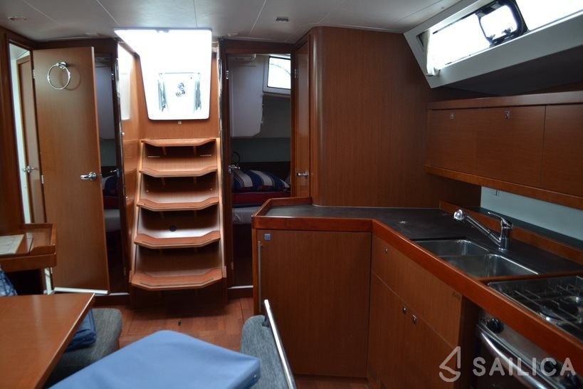 Oceanis 45 - Yacht Charter Sailica
