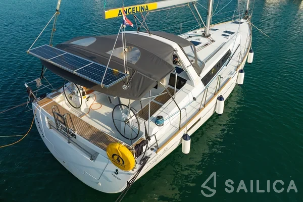 Oceanis 45 - Yacht Charter Sailica