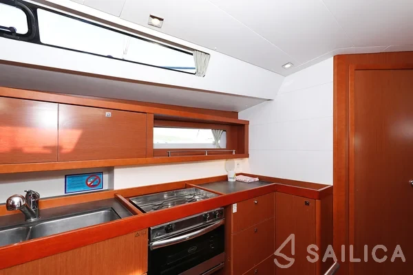 Oceanis 45 - Yacht Charter Sailica