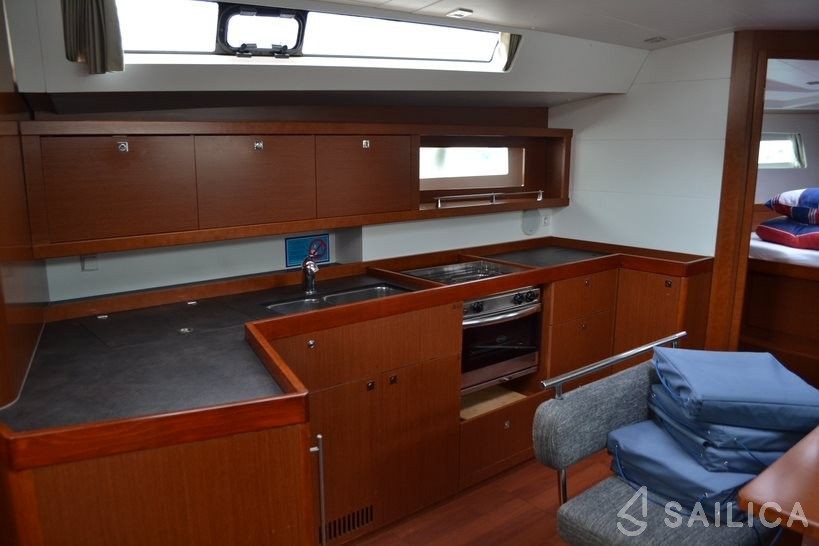 Oceanis 45 - Yacht Charter Sailica